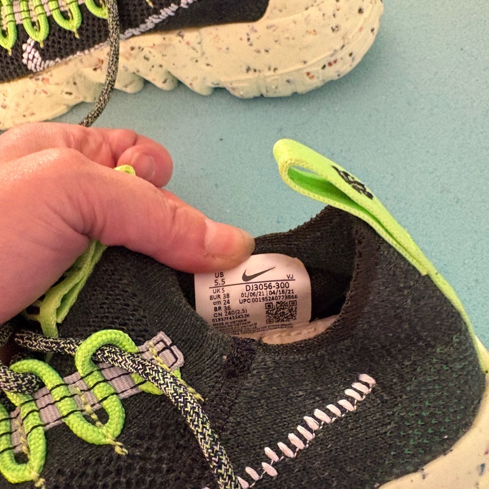 Nike Space Hippie 01
CARBON GREEN/WHITE-ELECTRIC GREEN - Picture 5 of 5